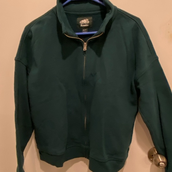 Roots sweater good as new, size xs but will fit up to medium - Picture 3 of 8
